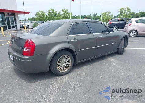 2010 Chrysler 300 Touring/Signature Series/Executive Series z USA, uszkodzony, nr VIN 2C3CA5CV9AH220981